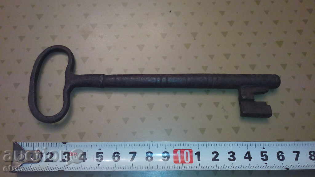 Auction A LARGE KEY KEY STARTER Auction A LARGE KEY KEY STARTER