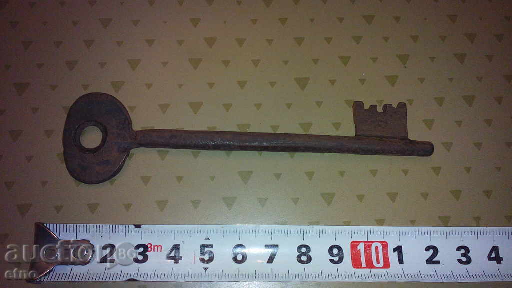 Auction A LARGE KEY KEY STARTER Auction A LARGE KEY KEY STARTER