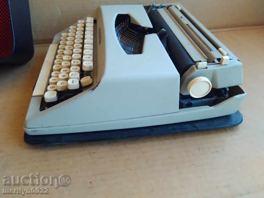 Delivery of Bulgarian Typewriter NRB Delivery of Bulgarian Typewriter NRB
