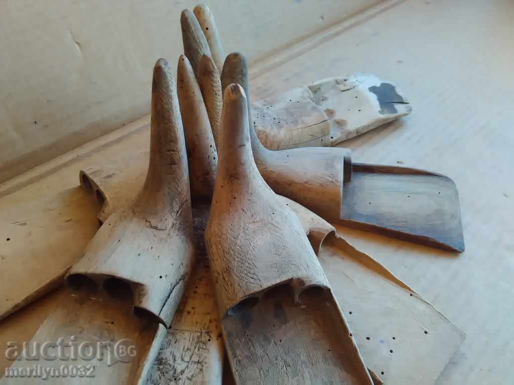 Lot 10 palmarkers palm tree the wooden sickle with price 106.00 BGN | € 54.20 Lot 10 palmarkers palm tree the wooden sickle with price 106.00 BGN | € 54.20