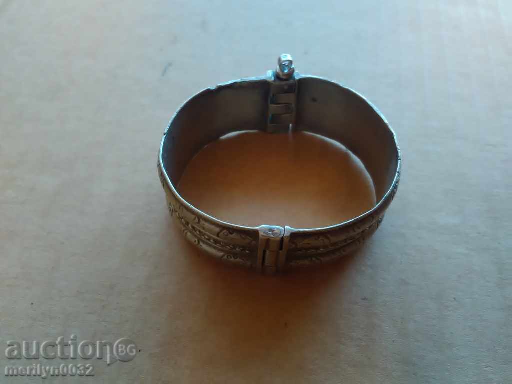 Delivery of Renaissance silver bracelet, jewel, jewelery, ornament, costume