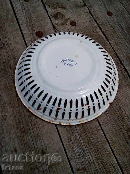 Delivery of Old enamelled fructy Delivery of Old enamelled fructy