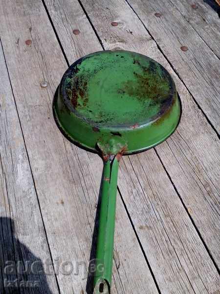 Auction Old enameled pan Auction Old enameled pan
