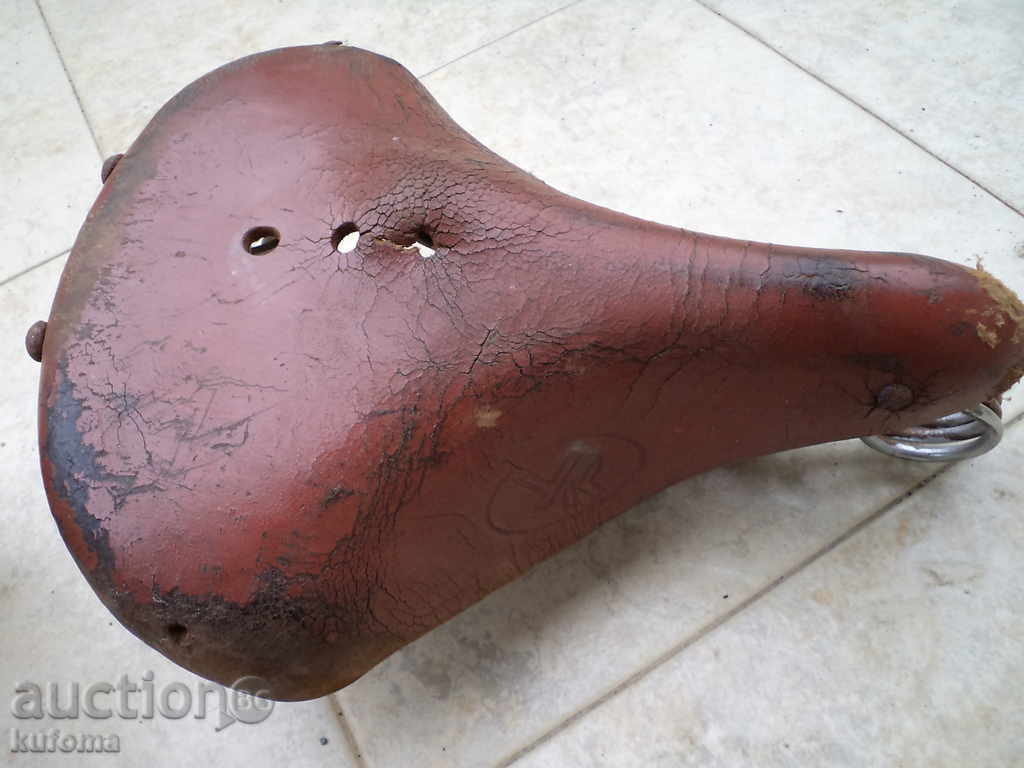 2 old bicycle or motorbike seats with price 24.99 BGN | € 12.78