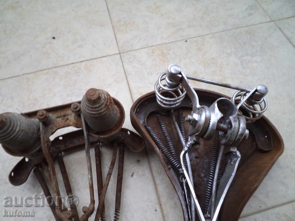 2 old bicycle or motorbike seats - 6