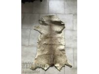 Piele tratata cu caprioara pentru perete 95/46 cm