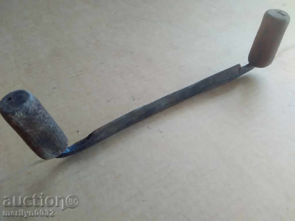 Delivery of Old forged ruff tool wrought iron wooden planer Delivery of Old forged ruff tool wrought iron wooden planer