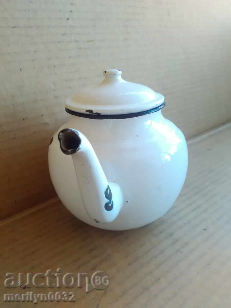 Delivery of Old enamel tea kettle pitcher pot with enamel Delivery of Old enamel tea kettle pitcher pot with enamel