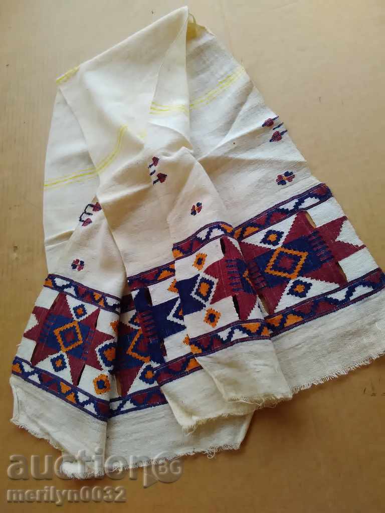 An old hand-woven cloth embroidery with price 65.00 BGN | € 33.23 An old hand-woven cloth embroidery with price 65.00 BGN | € 33.23