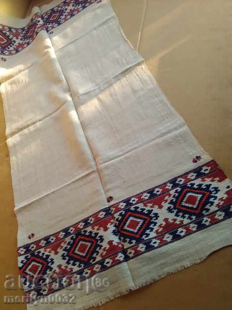 Auction  An old hand-woven cloth embroidery