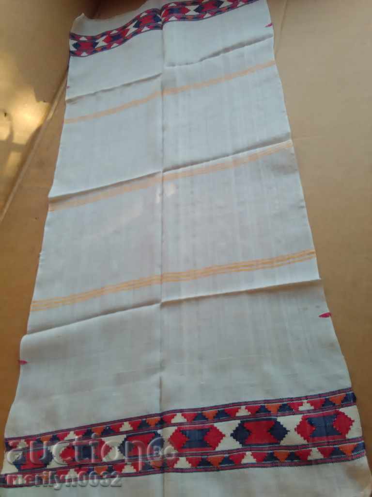 Vechi țesute manual pânză broderie lizieră cu preț 43.00 BGN | € 21.99 Vechi țesute manual pânză broderie lizieră cu preț 43.00 BGN | € 21.99