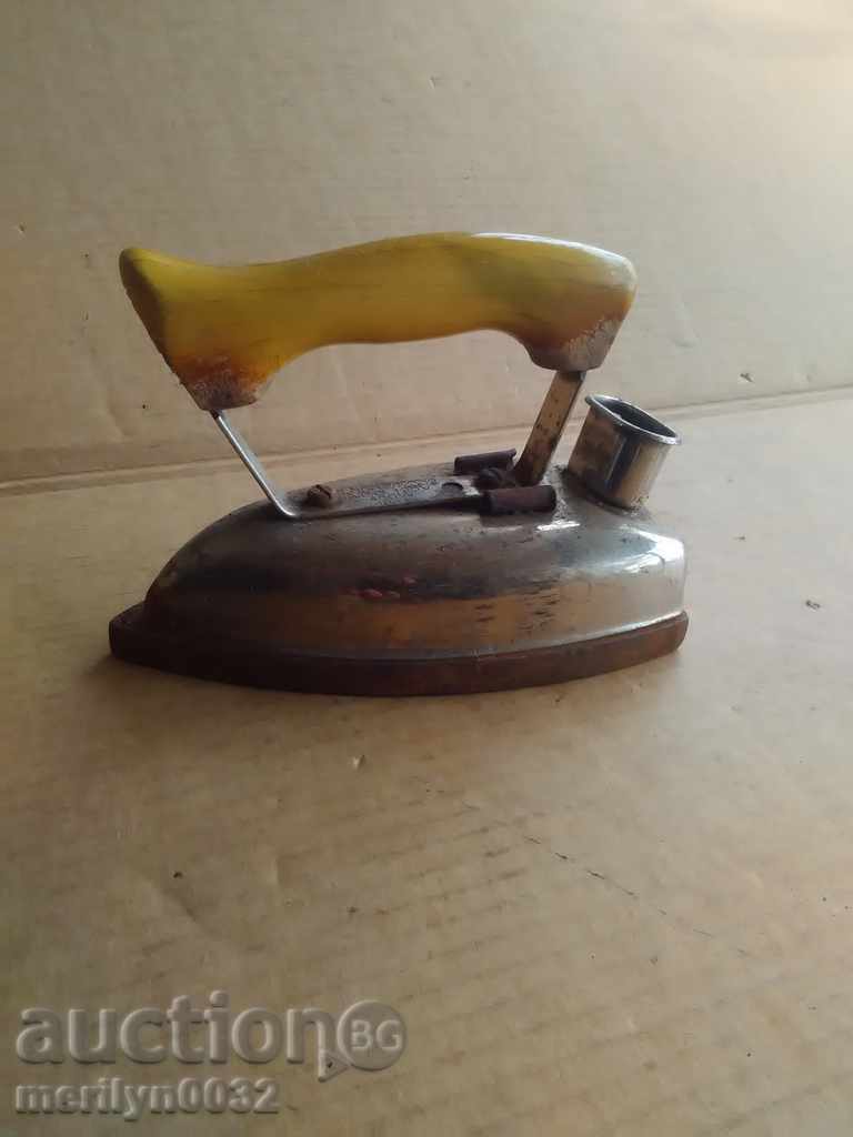 Old electric iron AEG 1943 VERMATT Rack with price 47.00 BGN | € 24.03 Old electric iron AEG 1943 VERMATT Rack with price 47.00 BGN | € 24.03