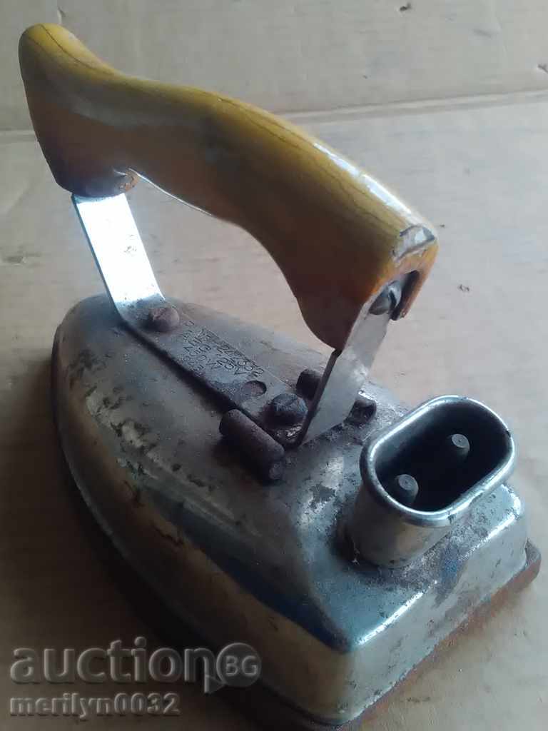 Old electric iron AEG 1943 VERMATT Rack - 7 Old electric iron AEG 1943 VERMATT Rack - 7