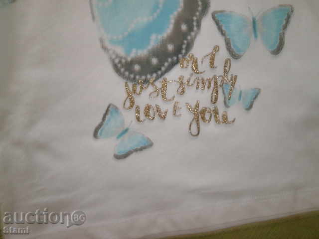 Delivery of White T-shirt N & M for a girl of 4-6 years, size 110/116, new Delivery of White T-shirt N & M for a girl of 4-6 years, size 110/116, new