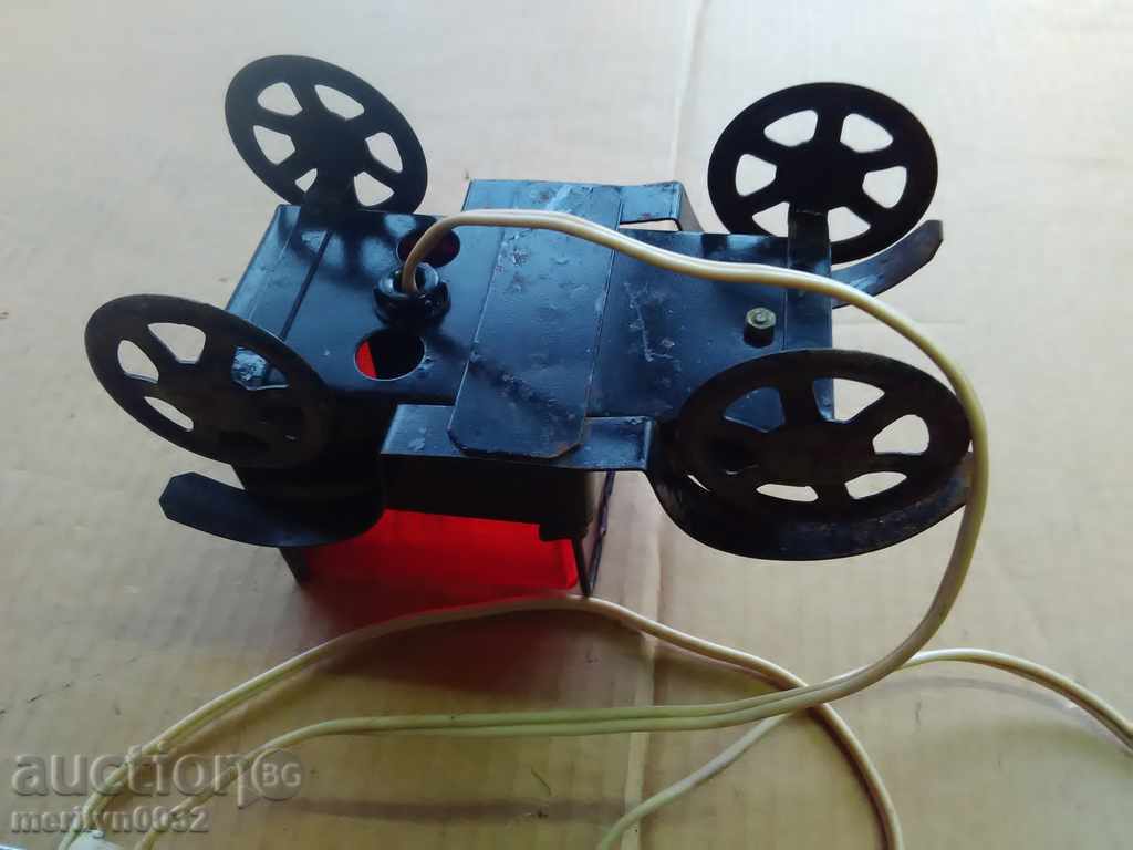 Δημοπρασία Ηλεκτρικό αυτοκίνητο νυχτερινής λάμπας από τη δεκαετία του '70 NRB Δημοπρασία Ηλεκτρικό αυτοκίνητο νυχτερινής λάμπας από τη δεκαετία του '70 NRB