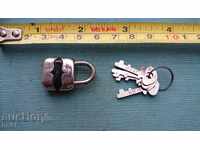 μικρό λουκέτο