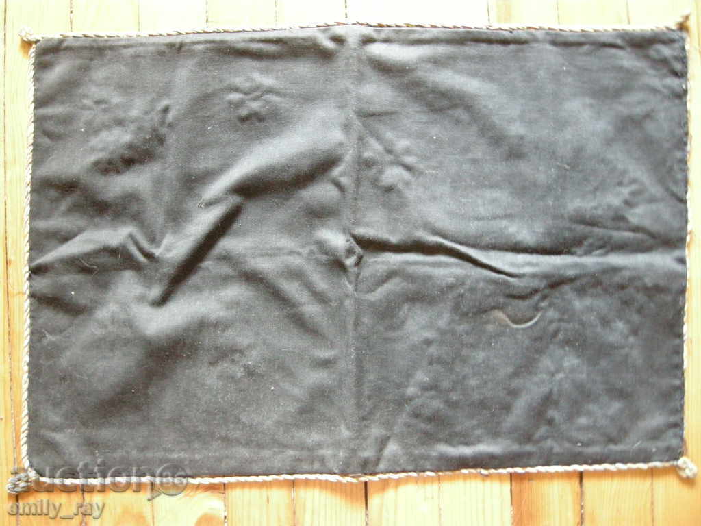 Auction an old embroidered pillow case Auction an old embroidered pillow case