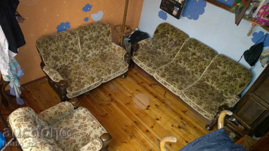 8174. STAR HOLOVA GARNITURA o masă foarte păstrată de lemn în spatele ei cu preț 490.00 BGN | € 250.53 8174. STAR HOLOVA GARNITURA o masă foarte păstrată de lemn în spatele ei cu preț 490.00 BGN | € 250.53