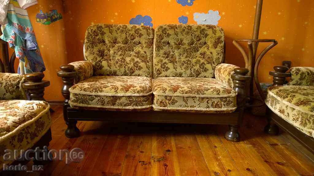 8174. STAR HOLOVA GARNITURA o masă foarte păstrată de lemn în spatele ei - 7 8174. STAR HOLOVA GARNITURA o masă foarte păstrată de lemn în spatele ei - 7