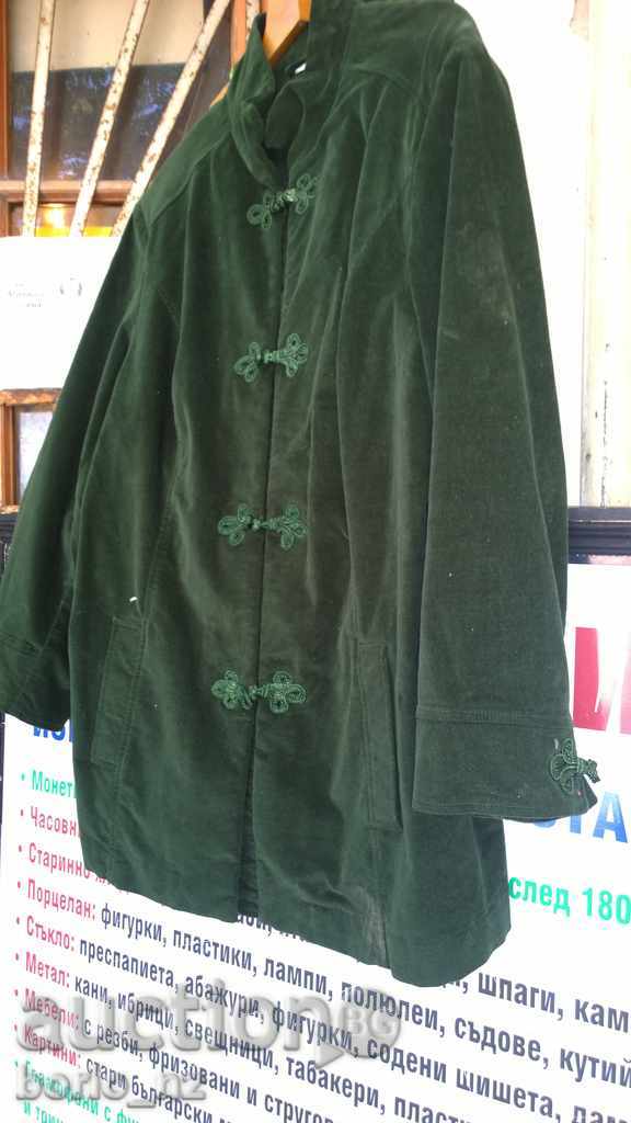 Auction  8194. RETRO URBAN CLOTHING NOSIA