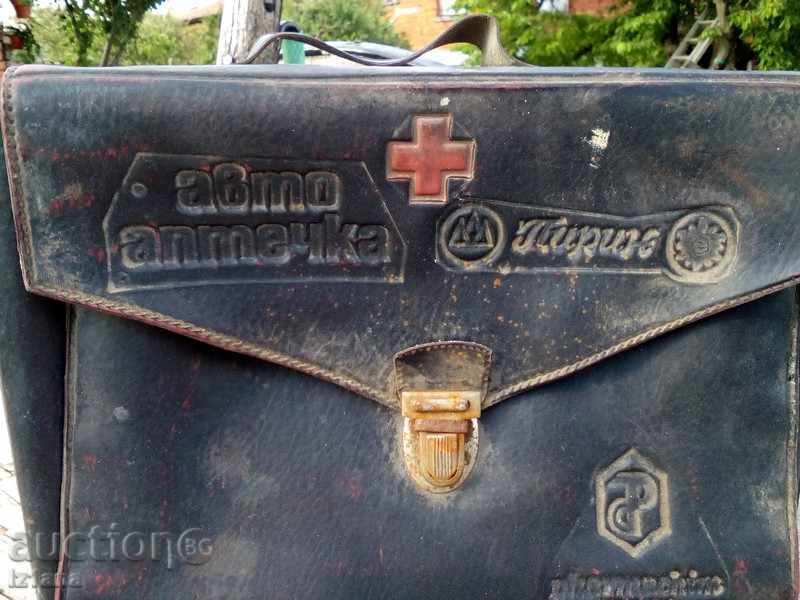 An old car first aid kit with price 10.00 BGN | € 5.11 An old car first aid kit with price 10.00 BGN | € 5.11