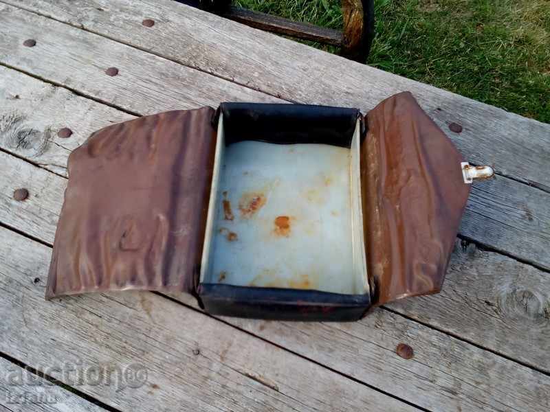 An old car first aid kit - 5 An old car first aid kit - 5