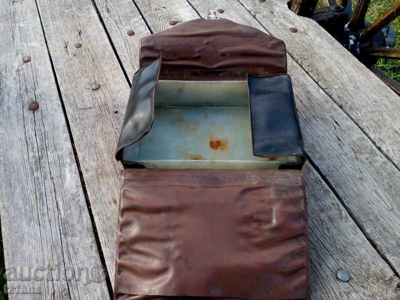 An old car first aid kit - 6 An old car first aid kit - 6
