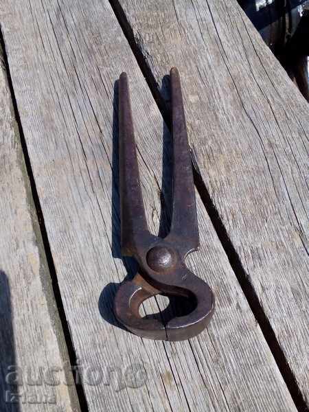 Auction Ancient horse pliers Auction Ancient horse pliers
