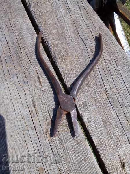 Delivery of Old pliers Delivery of Old pliers