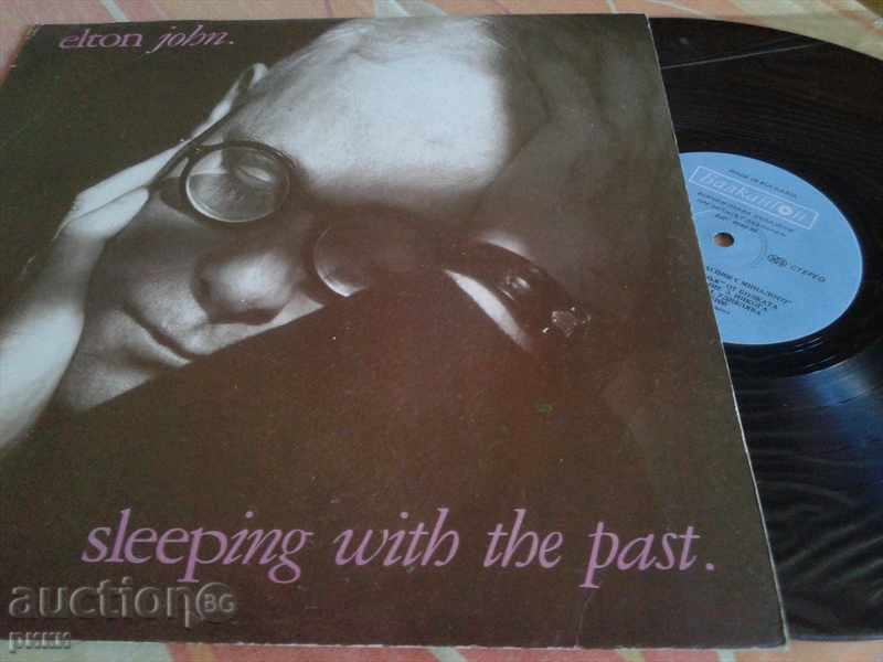 BTA 12 670 Elton John Sleeping cu trecutul