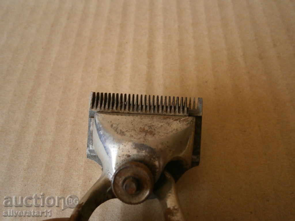 Delivery of an old primitive clipper Delivery of an old primitive clipper