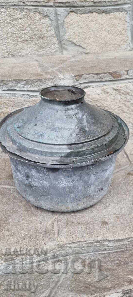 Old copper pot Old copper pot