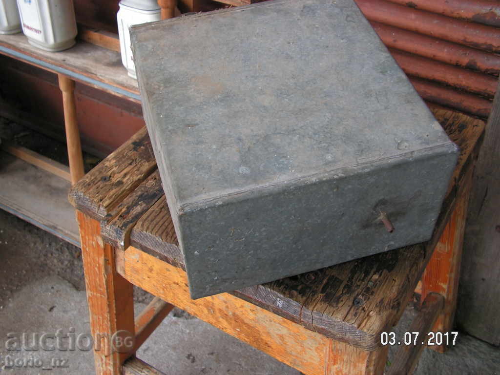 Auction 8428. STRAWBERRY STRAWBERRY STEEL POWDER Auction 8428. STRAWBERRY STRAWBERRY STEEL POWDER