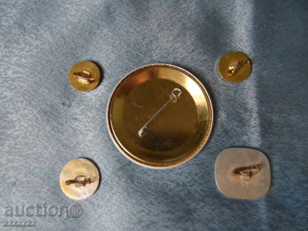 Lot de insigne - 5 buc. cu preț 10.00 BGN | € 5.11 Lot de insigne - 5 buc. cu preț 10.00 BGN | € 5.11