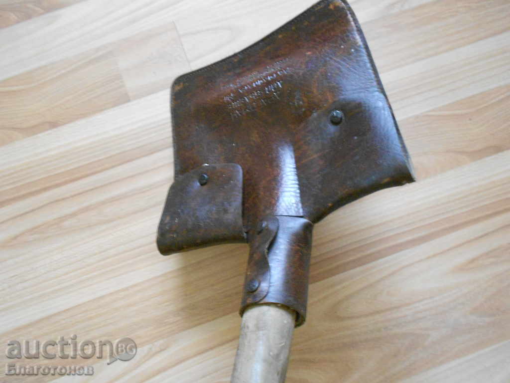 Old car shovel with price 25.00 BGN | € 12.78 Old car shovel with price 25.00 BGN | € 12.78