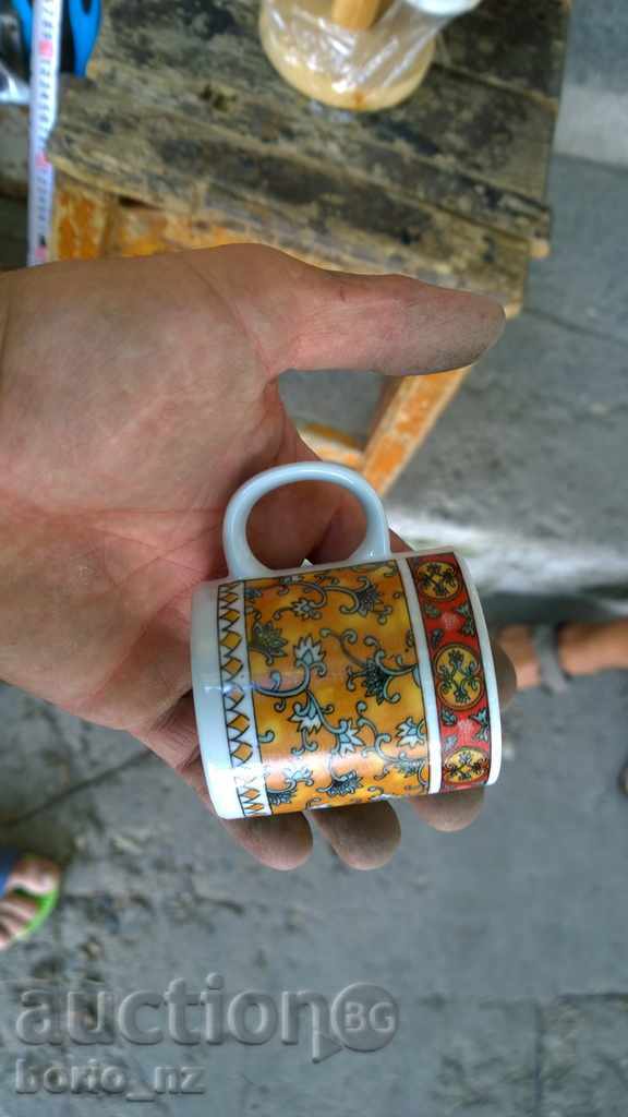 Auction 8443. SERVICE WALL PORCELAIN WITH STAY Auction 8443. SERVICE WALL PORCELAIN WITH STAY