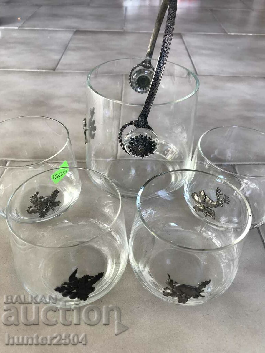 Cups and lediera-hunting appliqués with price 99.95 BGN | € 51.10 Cups and lediera-hunting appliqués with price 99.95 BGN | € 51.10