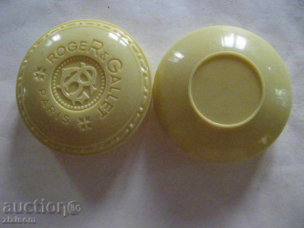 ROGER & GALLET PARIS - FRENCH SOAP CUTTER BAKELIN with price 14.00 BGN | € 7.16 ROGER & GALLET PARIS - FRENCH SOAP CUTTER BAKELIN with price 14.00 BGN | € 7.16