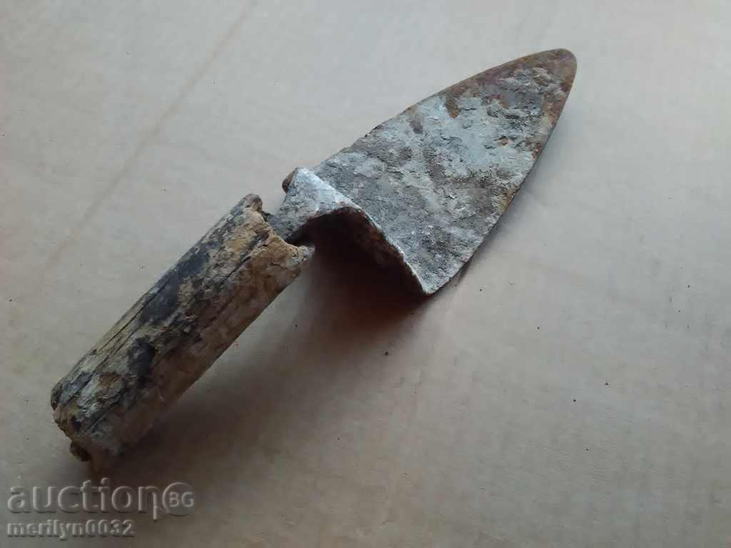 Много стара възрожденска мистрия, дюлгерски инструмент с цена 38.00 лв. | € 19.43 Много стара възрожденска мистрия, дюлгерски инструмент с цена 38.00 лв. | € 19.43