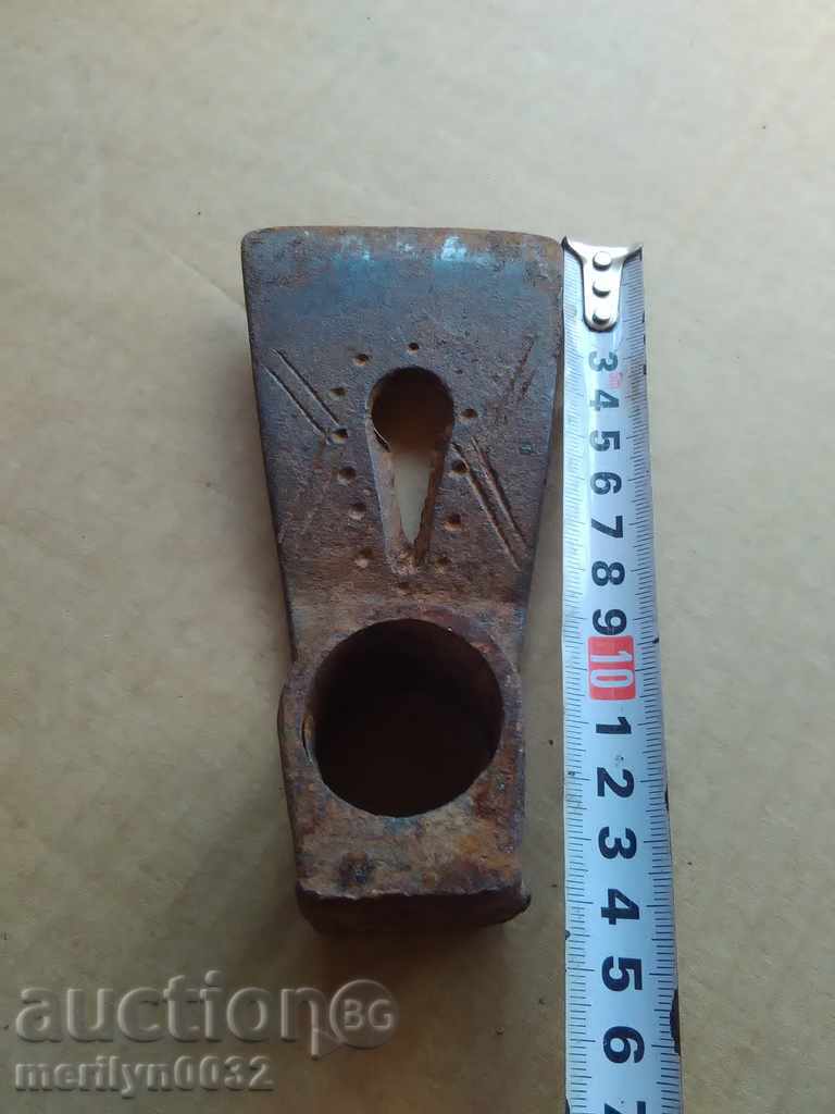 Delivery of Dulgher Tesla with primitive gravure ax tool knife