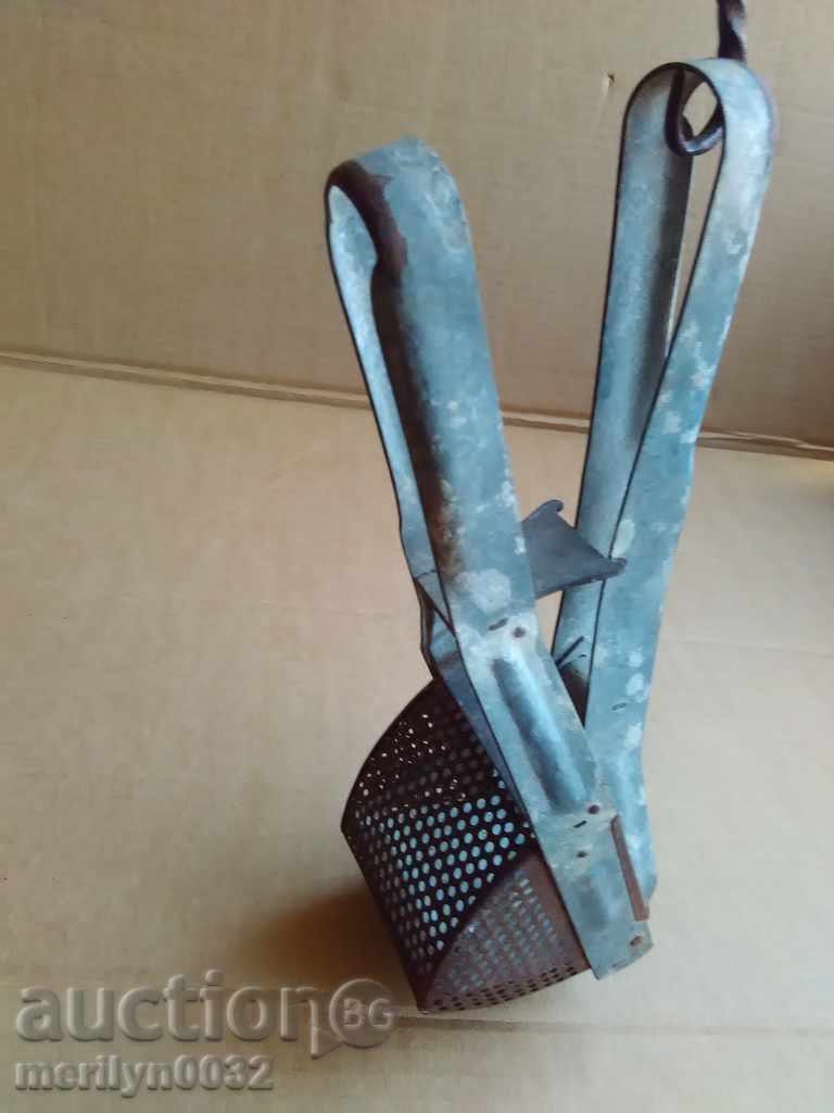 Auction  Potato press