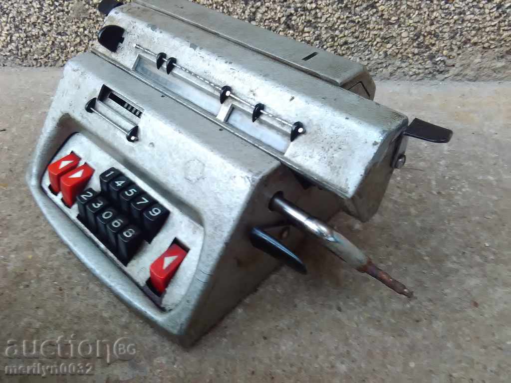 Аукцион Механична сметачна машина от ракетен комплекс Аукцион Механична сметачна машина от ракетен комплекс