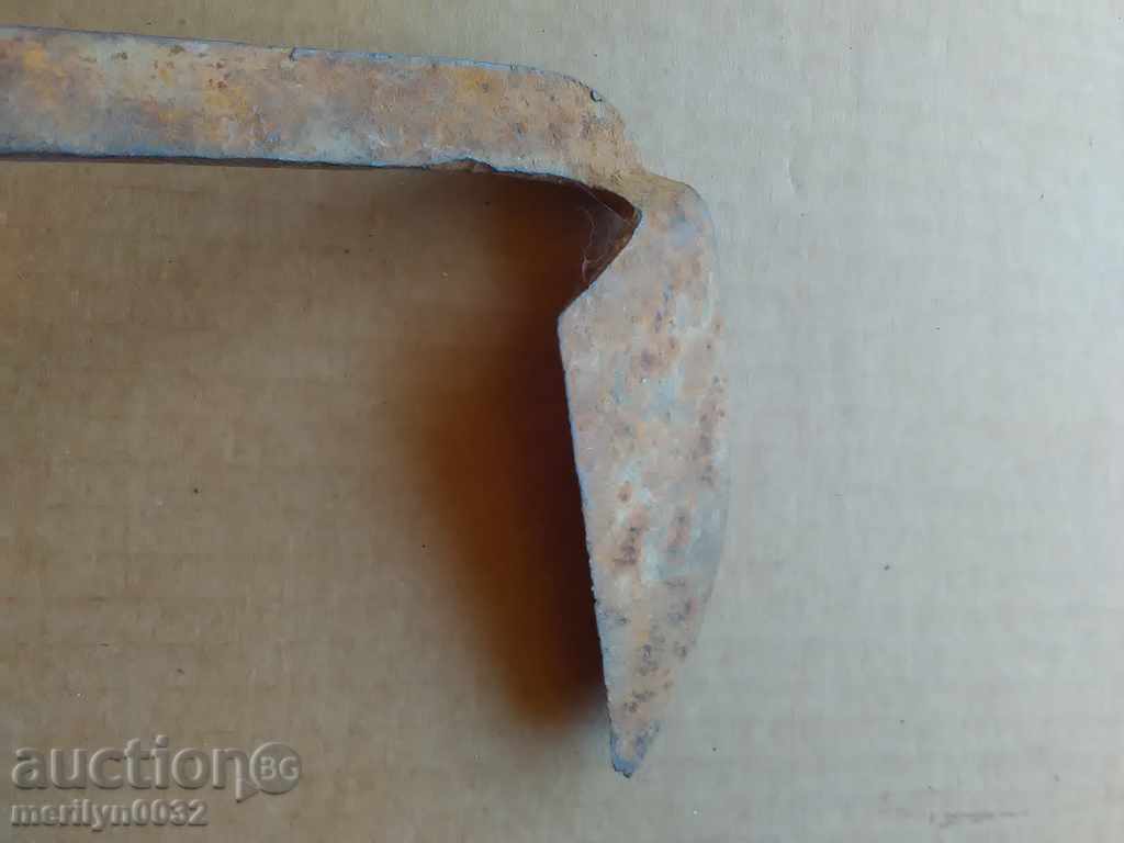 Auction  Nalbandian, instrument, kitcher, chopper, ax, hair