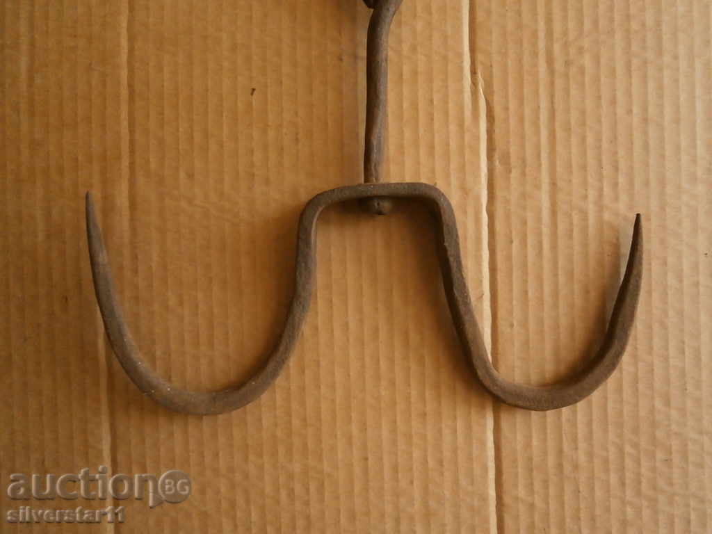 Auction Ancient hand-wrought ironing hook Auction Ancient hand-wrought ironing hook