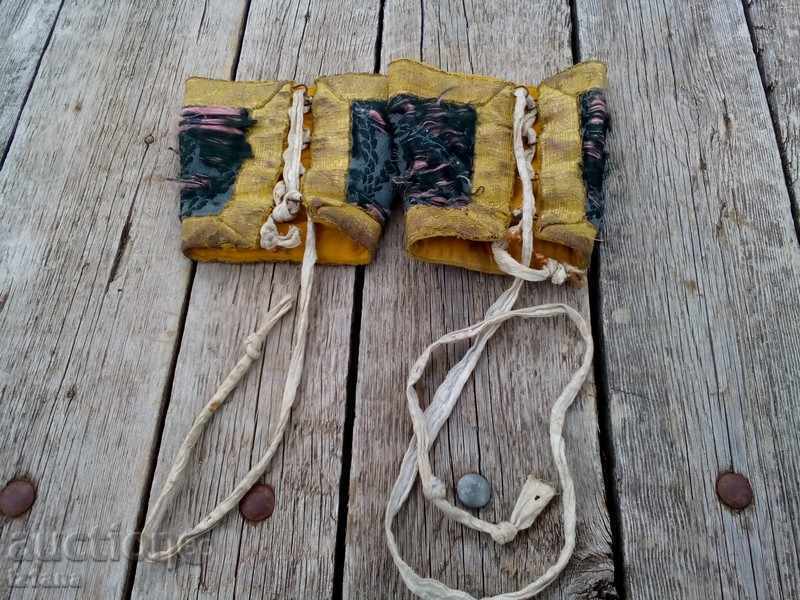 Delivery of Ancient hand decoration, sleeves