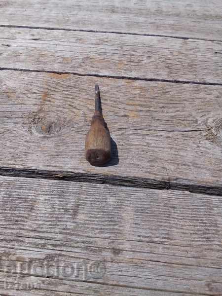 Delivery of An old screwdriver