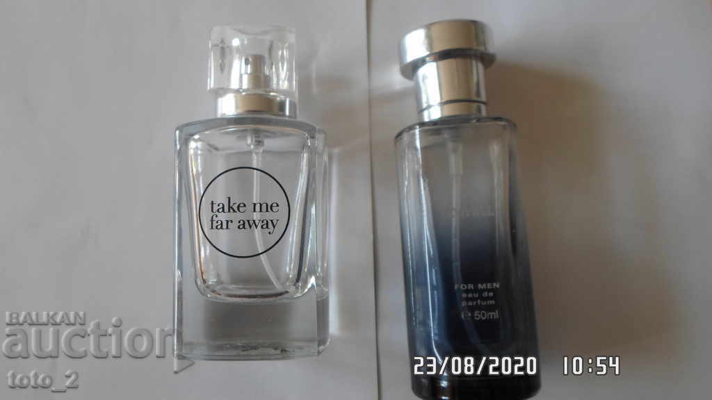 Livrarea Multe sticle de parfum din sticla