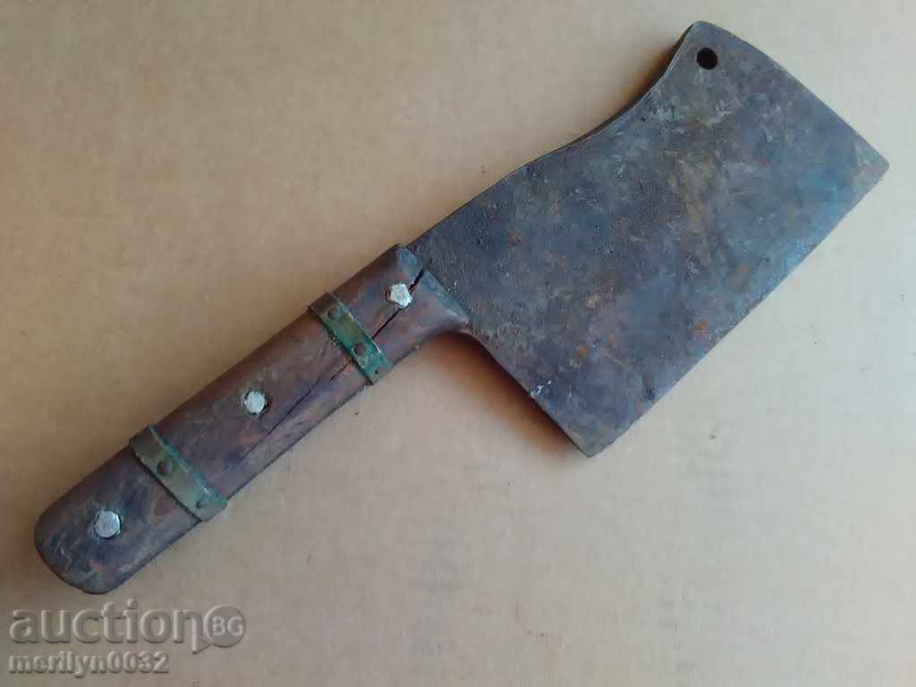 An old branded saber toothed blade with price 35.00 BGN | € 17.90 An old branded saber toothed blade with price 35.00 BGN | € 17.90