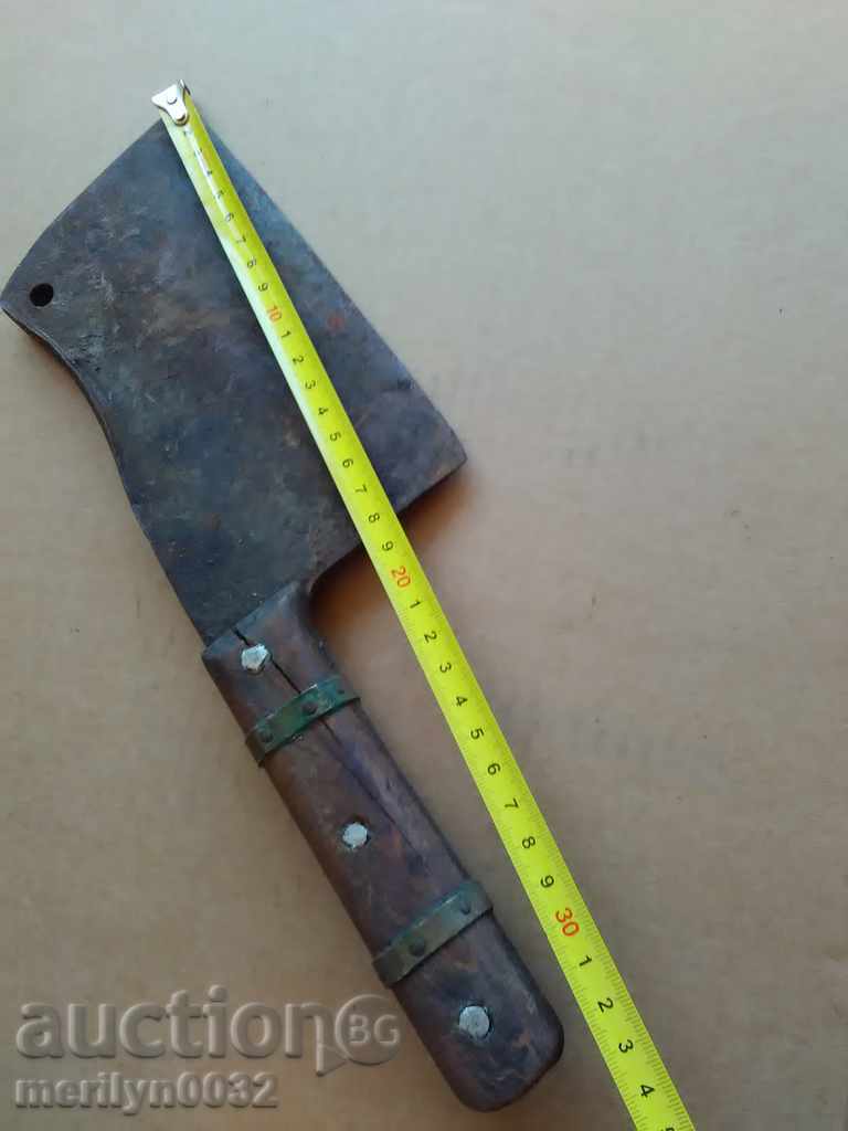 Auction An old branded saber toothed blade Auction An old branded saber toothed blade