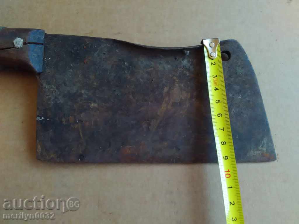 Delivery of An old branded saber toothed blade Delivery of An old branded saber toothed blade